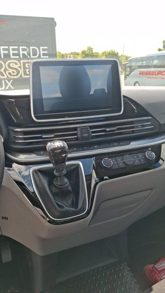 MAXUS DELIVER 9 LUXURY MSG STALLION LIGHT