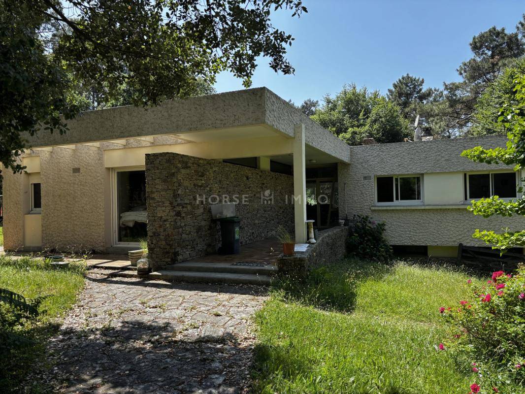 Maison d'Architecte avec Écuries et Accès Direct aux Plages