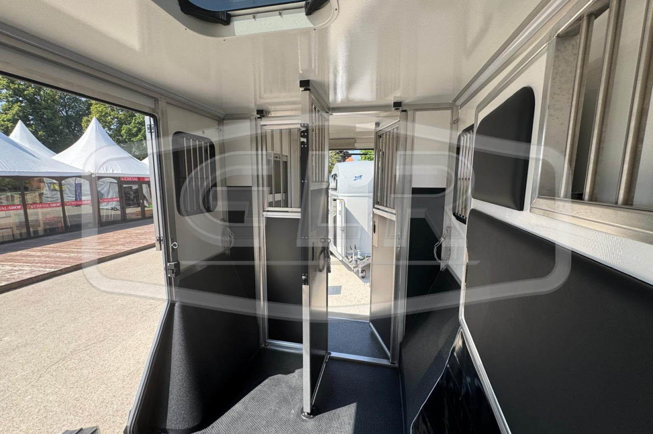 MAN 165CV &ndash; BOITE AUTO &ndash; 5 PLACES &ndash; KRISMAR STALLE &ndash; NEUF