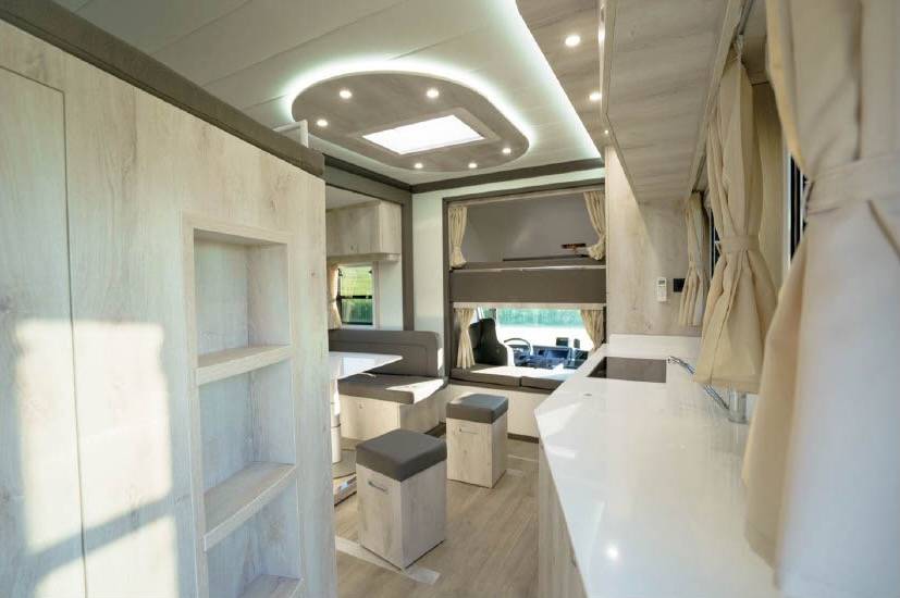 MAN TGM 18.320 HTI POP OUT 6 HORSES