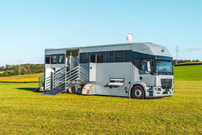MAN TGM 18.320 HTI POP OUT 6 HORSES