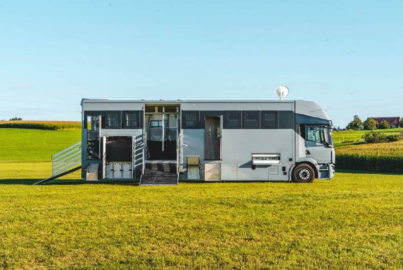 MAN TGM 18.320 HTI POP OUT 6 HORSES