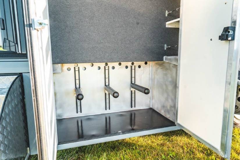 MAN TGM 18.320 HTI POP OUT 6 HORSES