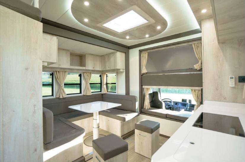 MAN TGM 18.320 HTI POP OUT 6 HORSES