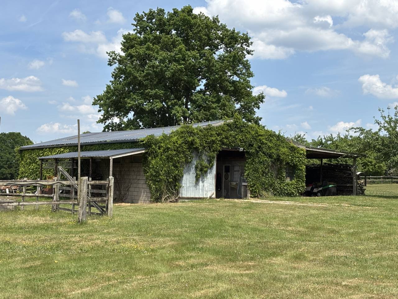PROPRIÉTÉ DE 7,8 HA AU CALME AVEC UNE TRÈS JOLIE VUE