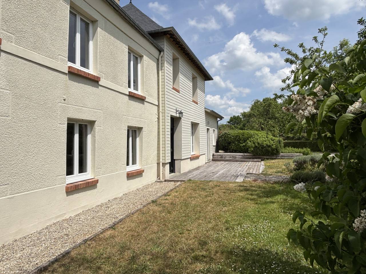 PROPRIÉTÉ DE 7,8 HA AU CALME AVEC UNE TRÈS JOLIE VUE