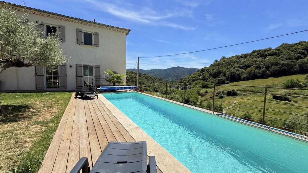 PROPRIÉTÉ DE CARACTÈRE AVEC INSTALLATIONS ÉQUESTRES