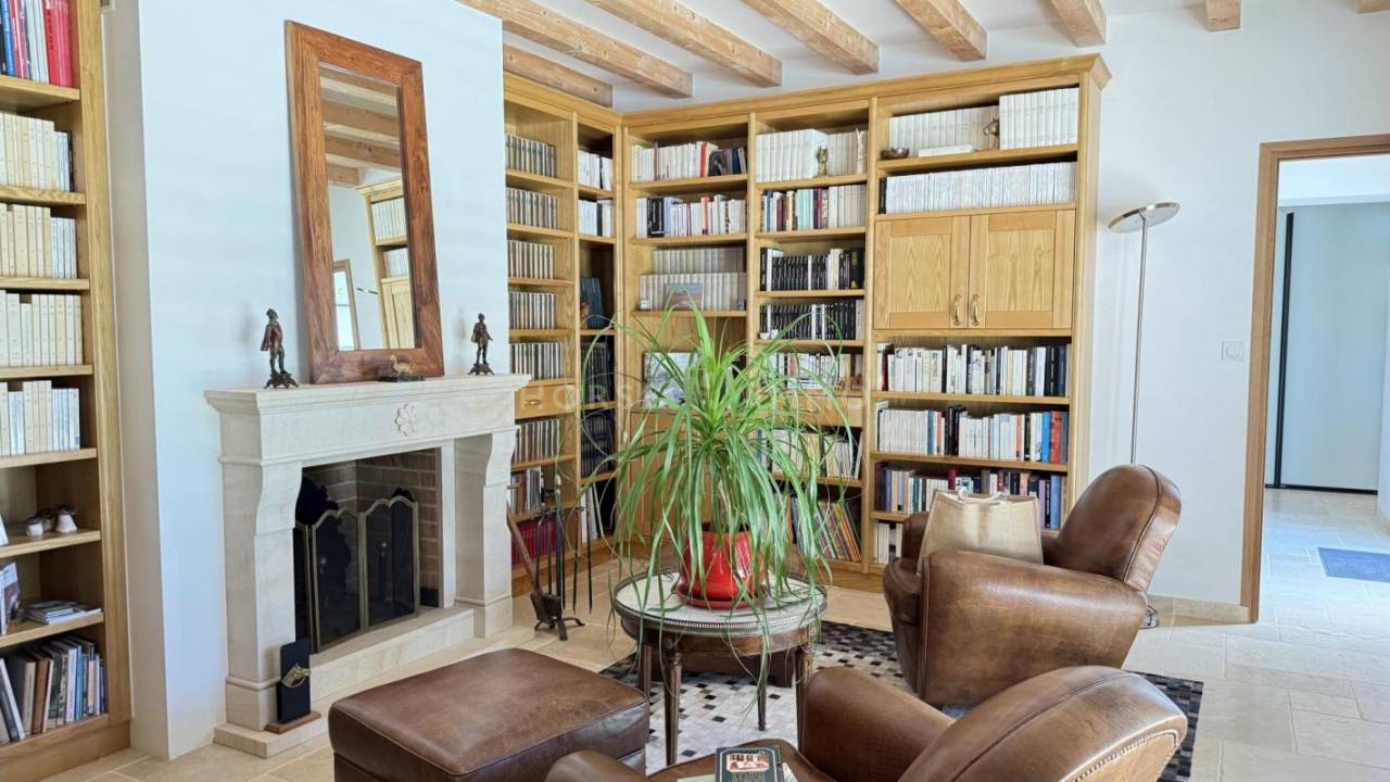 PROPRIÉTÉ DE CARACTÈRE AVEC INSTALLATIONS ÉQUESTRES