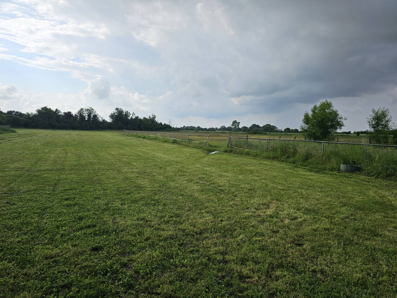 Propriété équestre sur 1,7 ha à 15 mn de MARENNES (17)