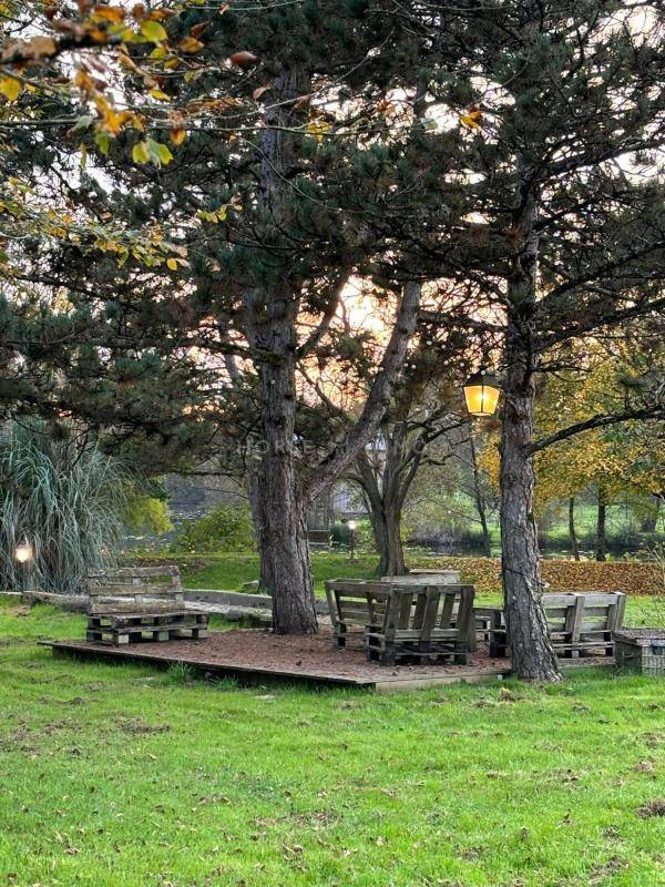 Domaine de caractère, avec gîtes, étang & installations éque