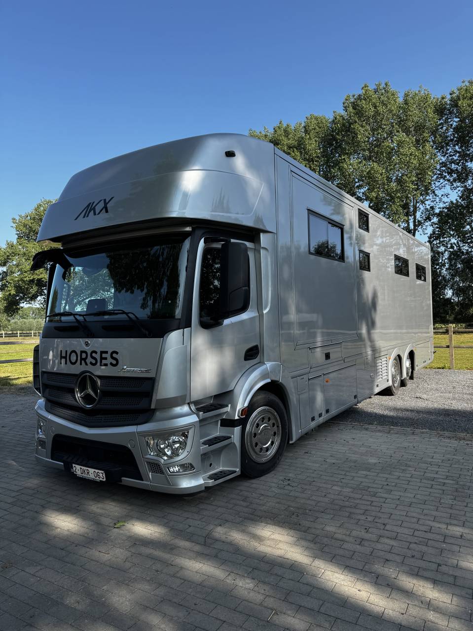Semi remorque Chevaux AKX Mercedes actros 2023 Occasion