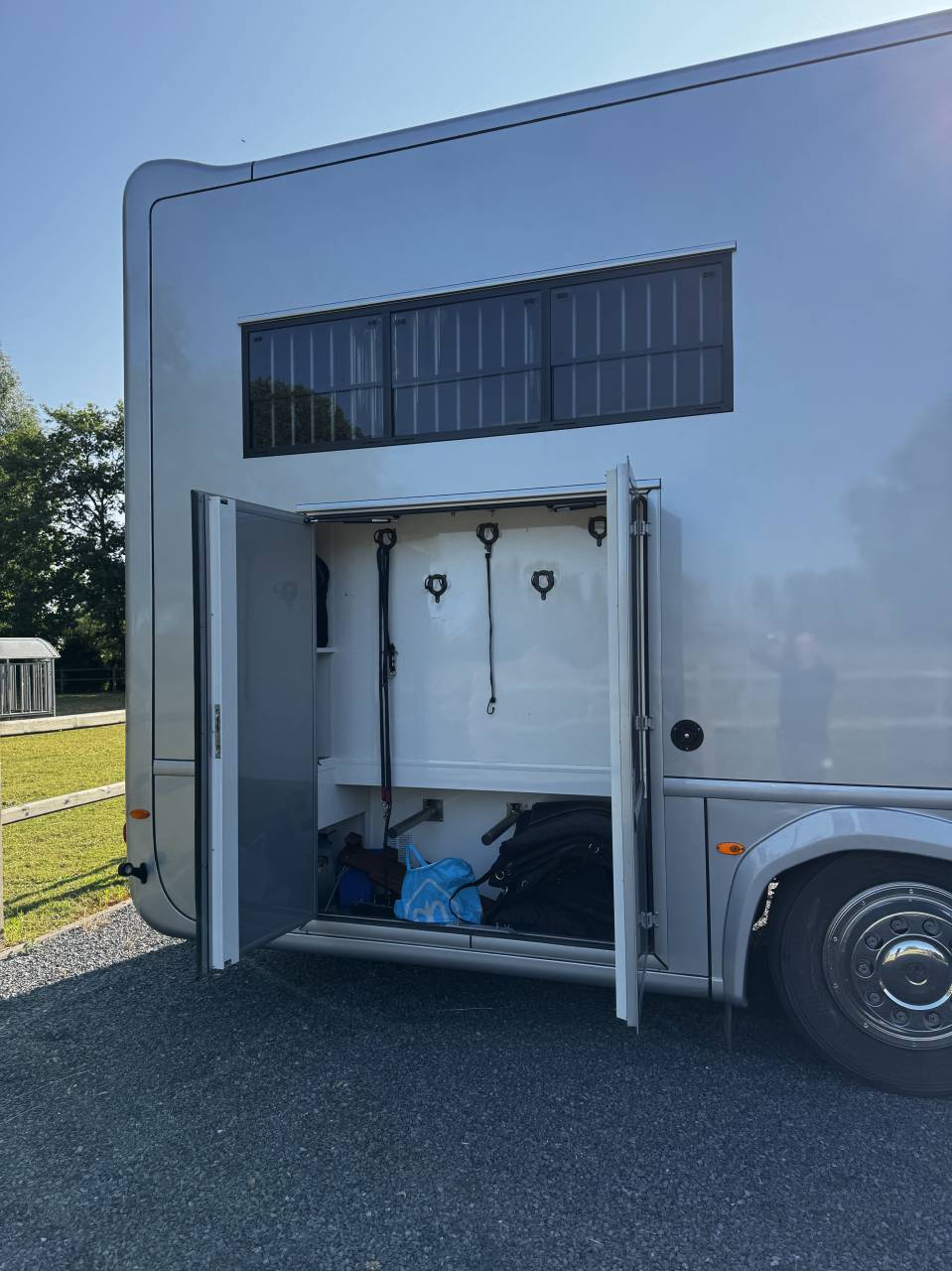 Semi remorque Chevaux AKX Mercedes actros 2023 Occasion