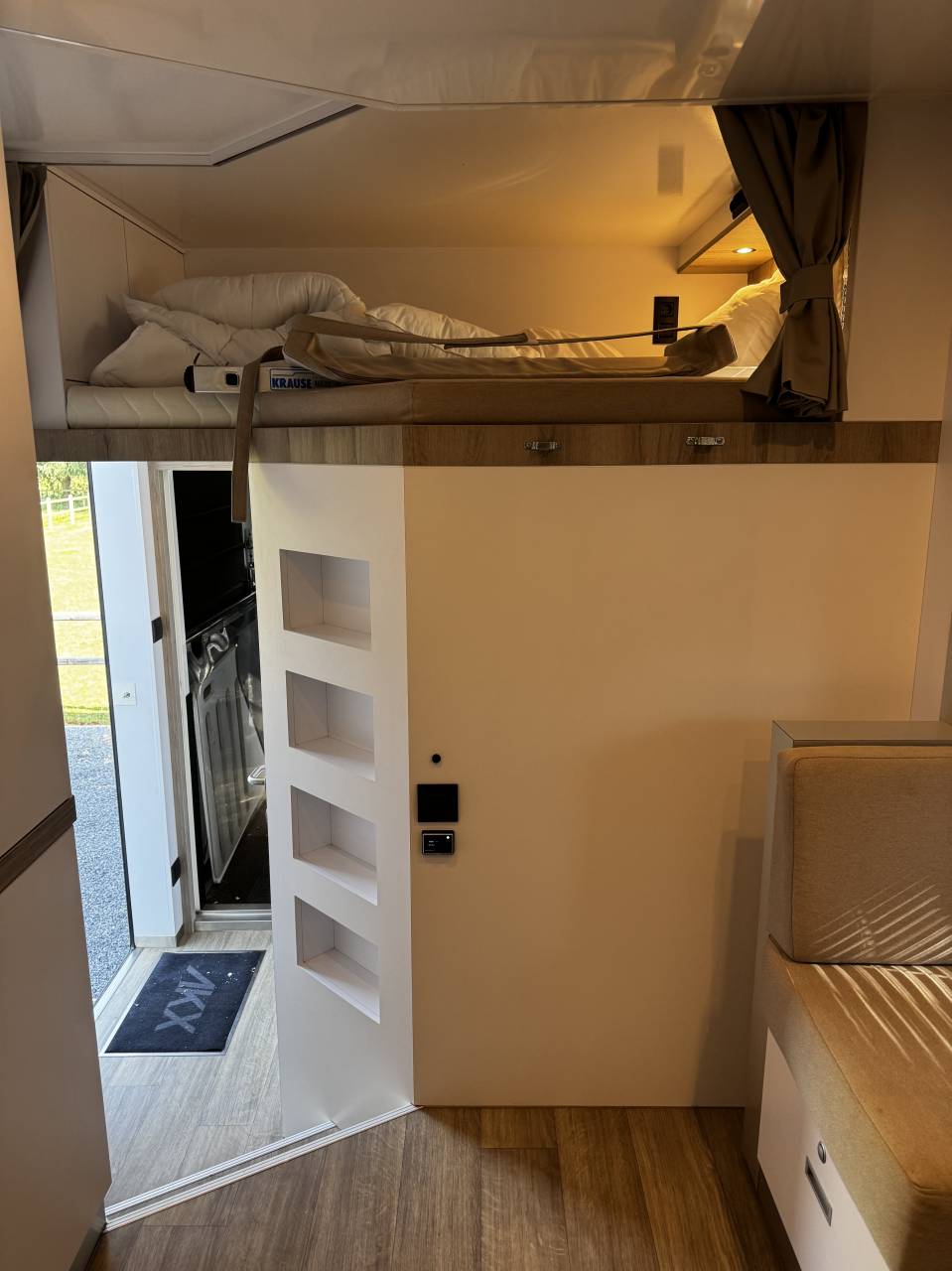 Semi remorque Chevaux AKX Mercedes actros 2023 Occasion