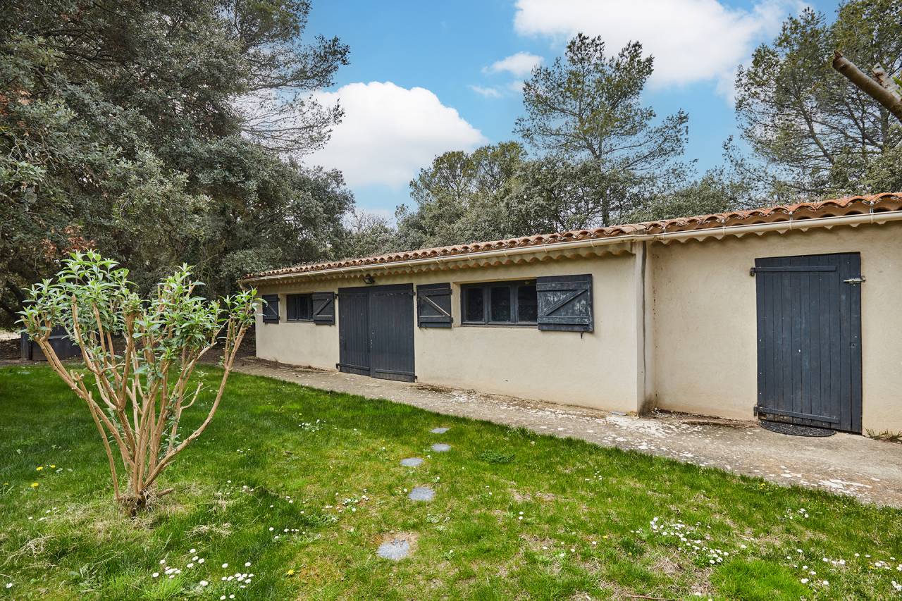 Propriété équestre avec maison rénovée, dépendance et b