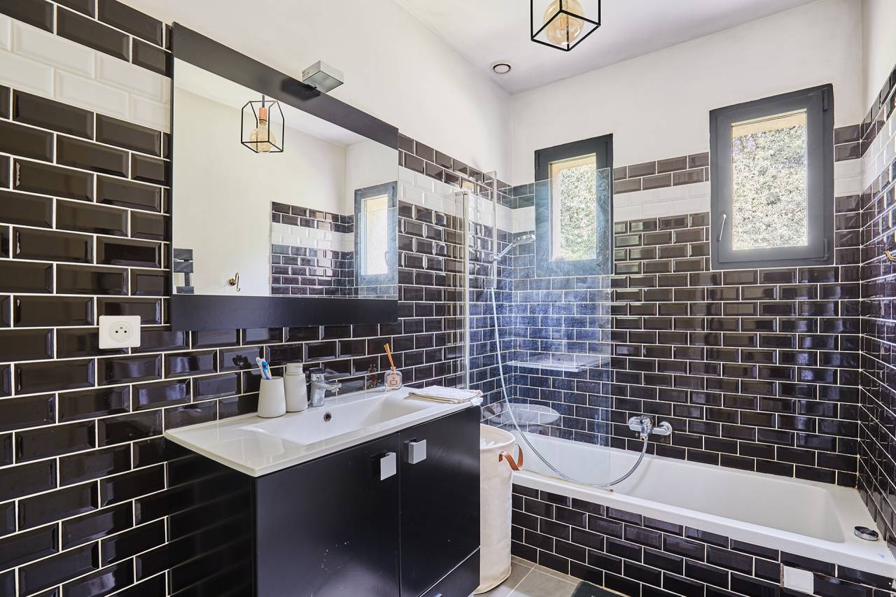 Propriété équestre avec maison rénovée, dépendance et b