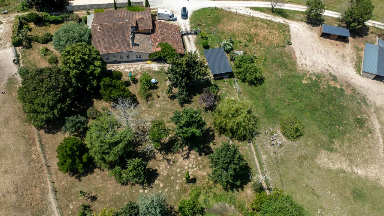 A la Roche Chalais, sur 11 hect, propriété équestre