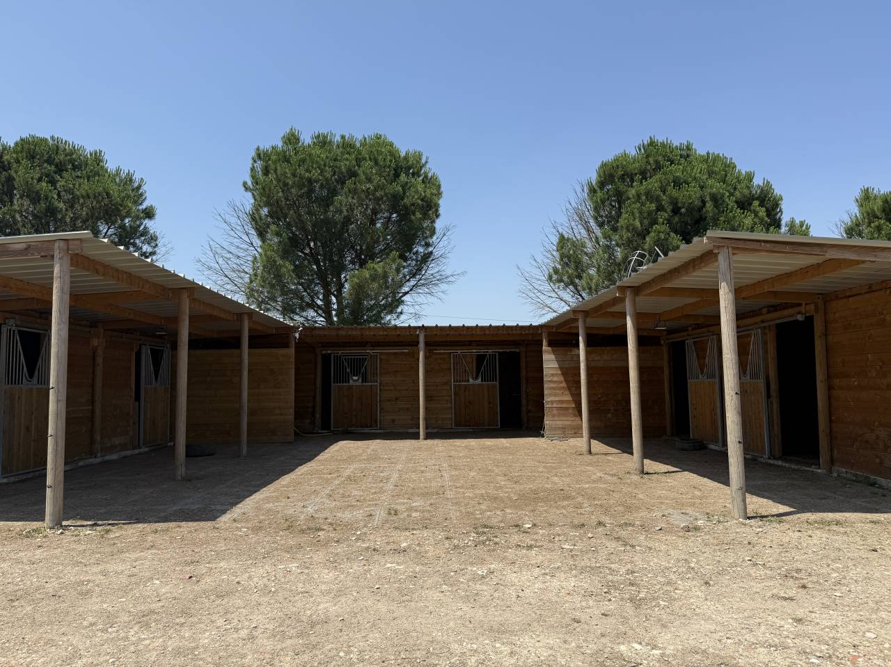 A la Roche Chalais, sur 11 hect, propriété équestre