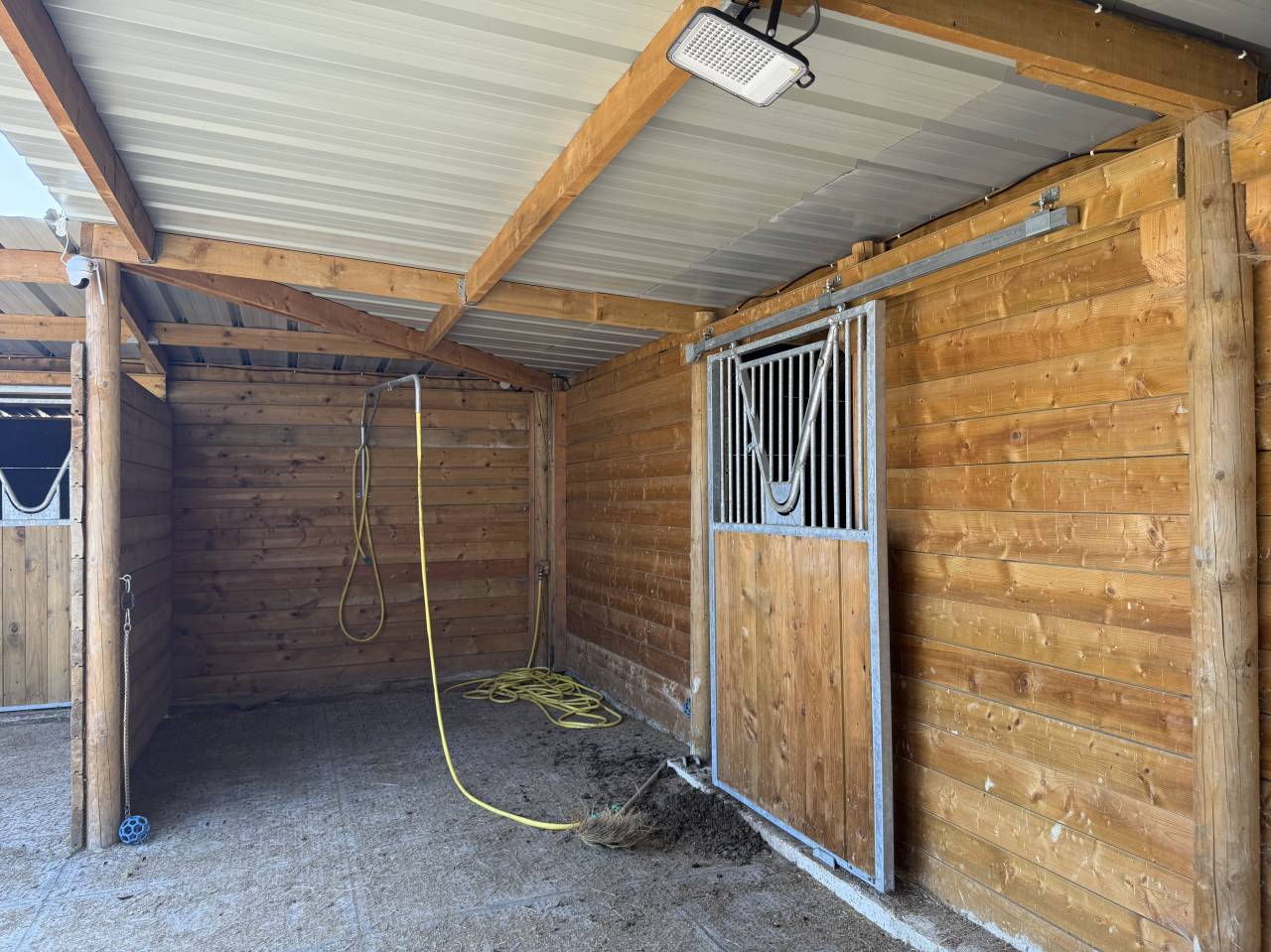 A la Roche Chalais, sur 11 hect, propriété équestre