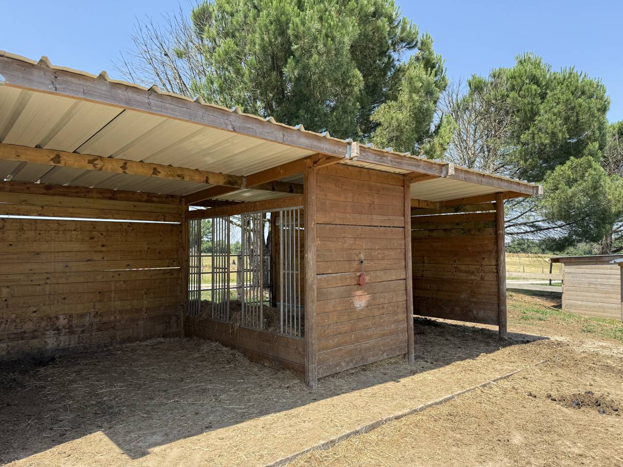 A la Roche Chalais, sur 11 hect, propriété équestre