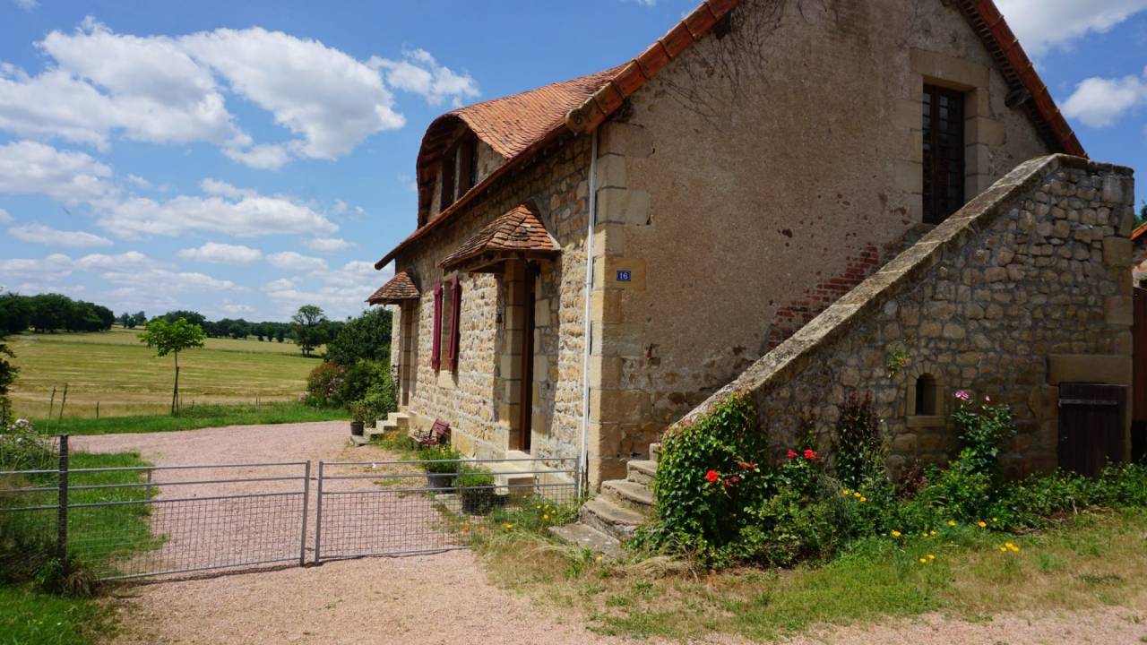 Propriété équestre avec 2 habitations rénovées sur 8 ha (