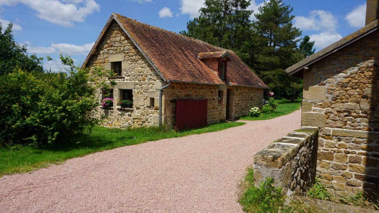 Propriété équestre avec 2 habitations rénovées sur 8 ha (