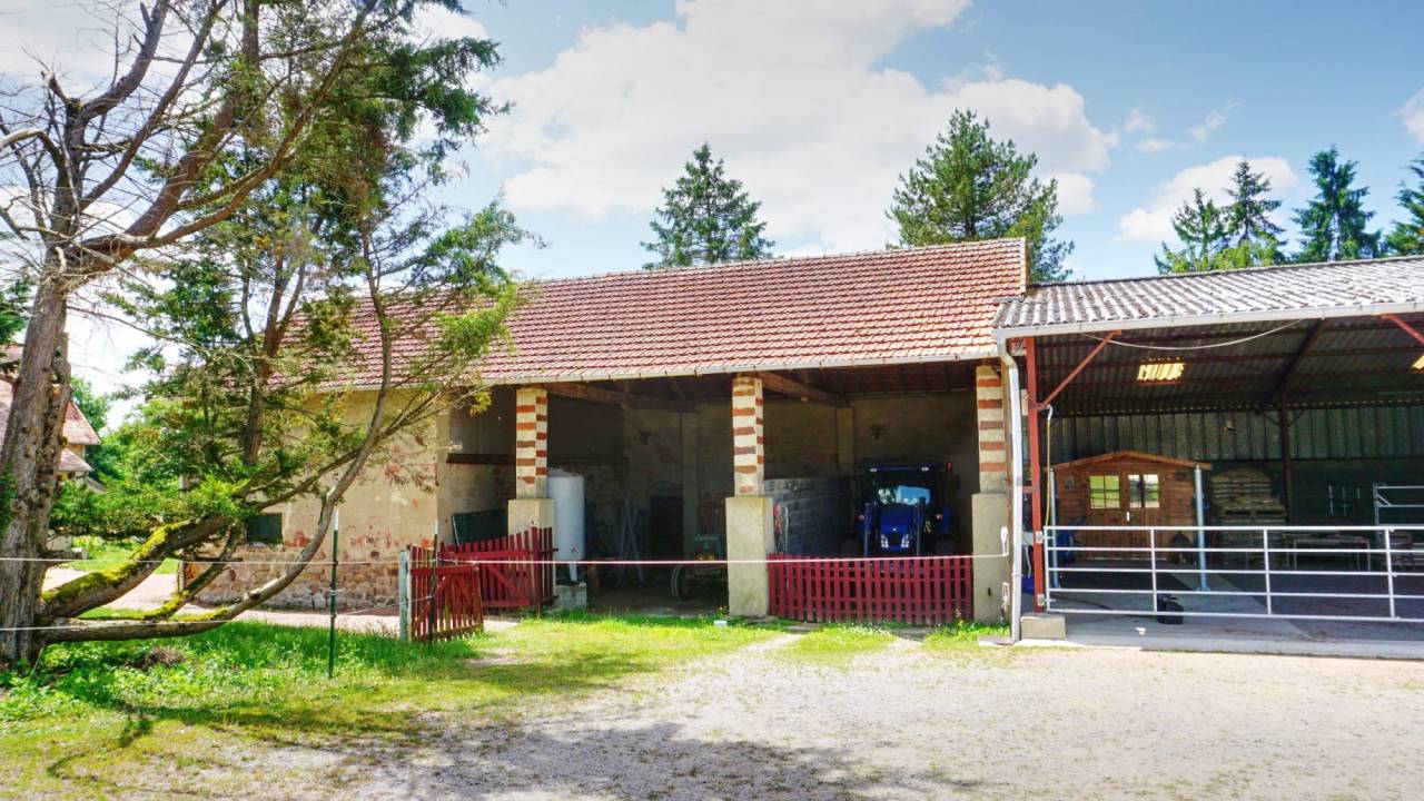 Propriété équestre avec 2 habitations rénovées sur 8 ha (