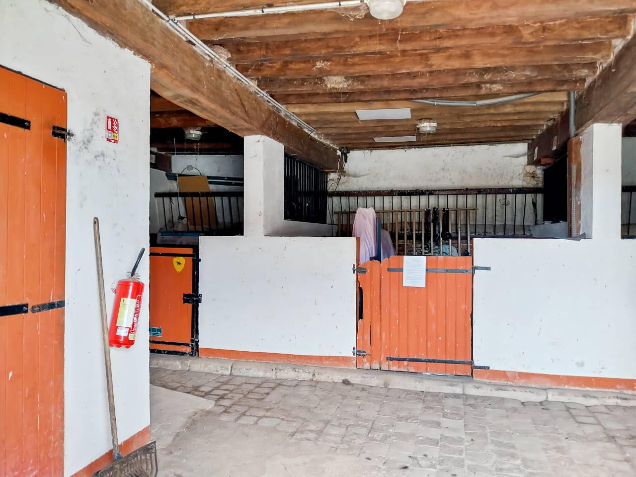 PETITE FERME CLOSE sur 1.5ha avec installations