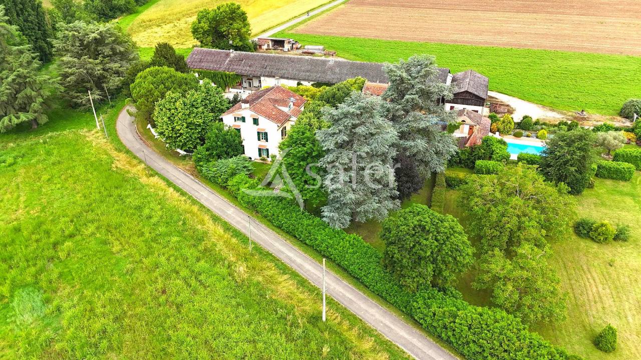 Proche de Montauban Domaine de caractère 506 m² à vocation to
