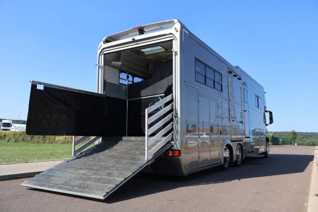 MERCES-BENZ ACTROS 26.40 AKX / 6 places pop-out