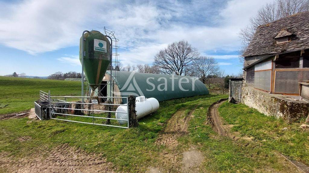 Propriété bâtie d'environ 22 ha pouvant convenir à divers pr