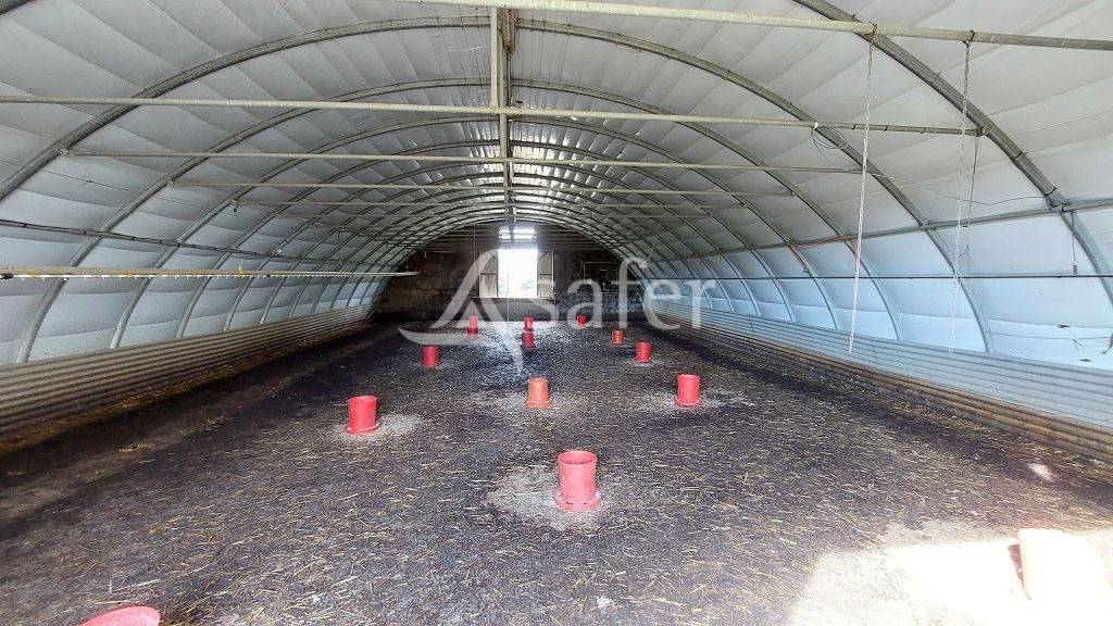 Propriété bâtie d'environ 22 ha pouvant convenir à divers pr