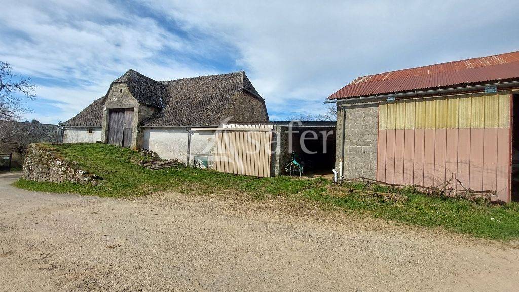 Propriété bâtie d'environ 22 ha pouvant convenir à divers pr