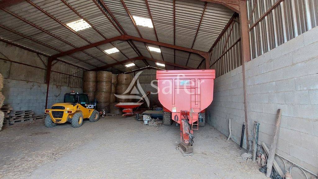 Propriété bâtie d'environ 22 ha pouvant convenir à divers pr