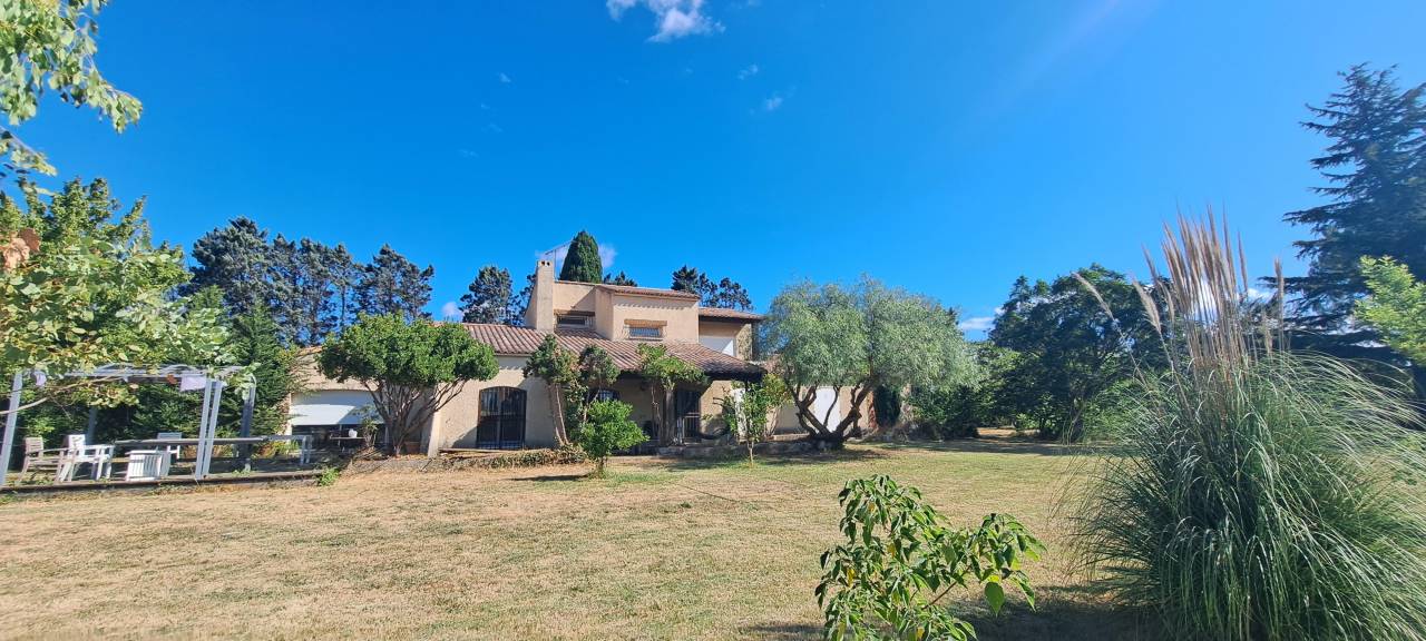30 - BEAUCAIRE  BELLE  PROPRIETE EQUESTRE - 290 m² - 