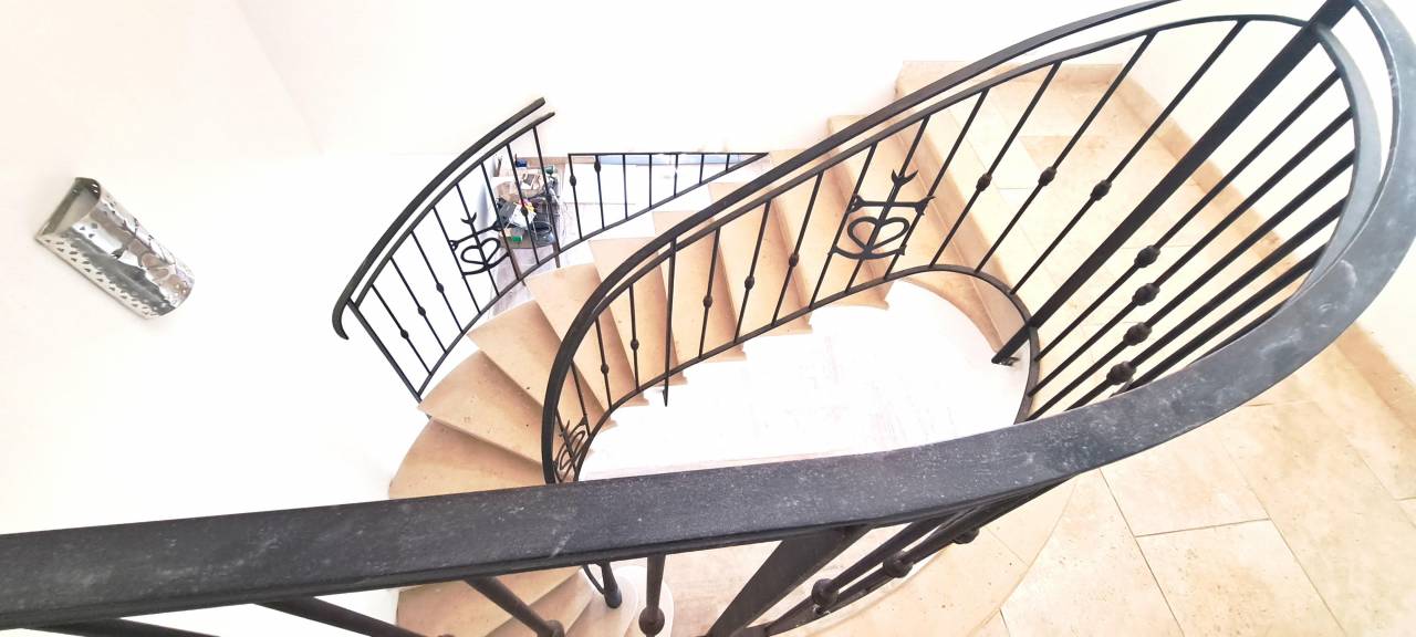 30 - BEAUCAIRE  BELLE  PROPRIETE EQUESTRE - 290 m² - 