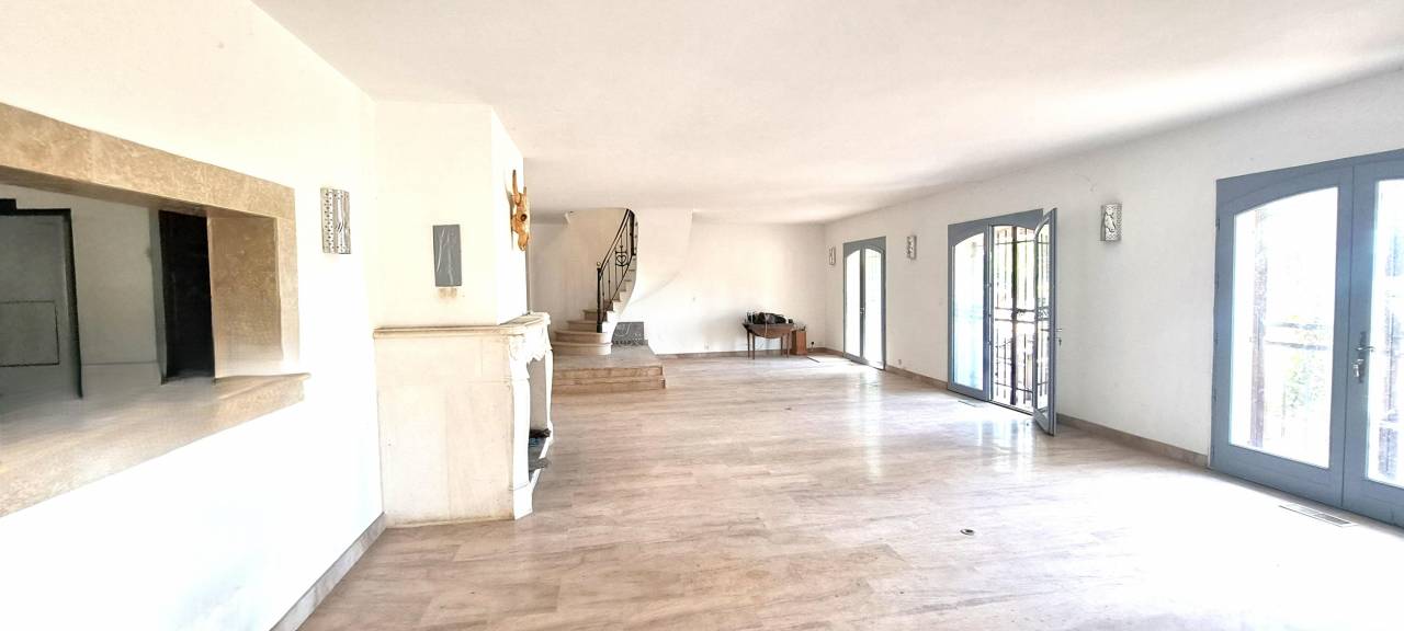 30 - BEAUCAIRE  BELLE  PROPRIETE EQUESTRE - 290 m² - 