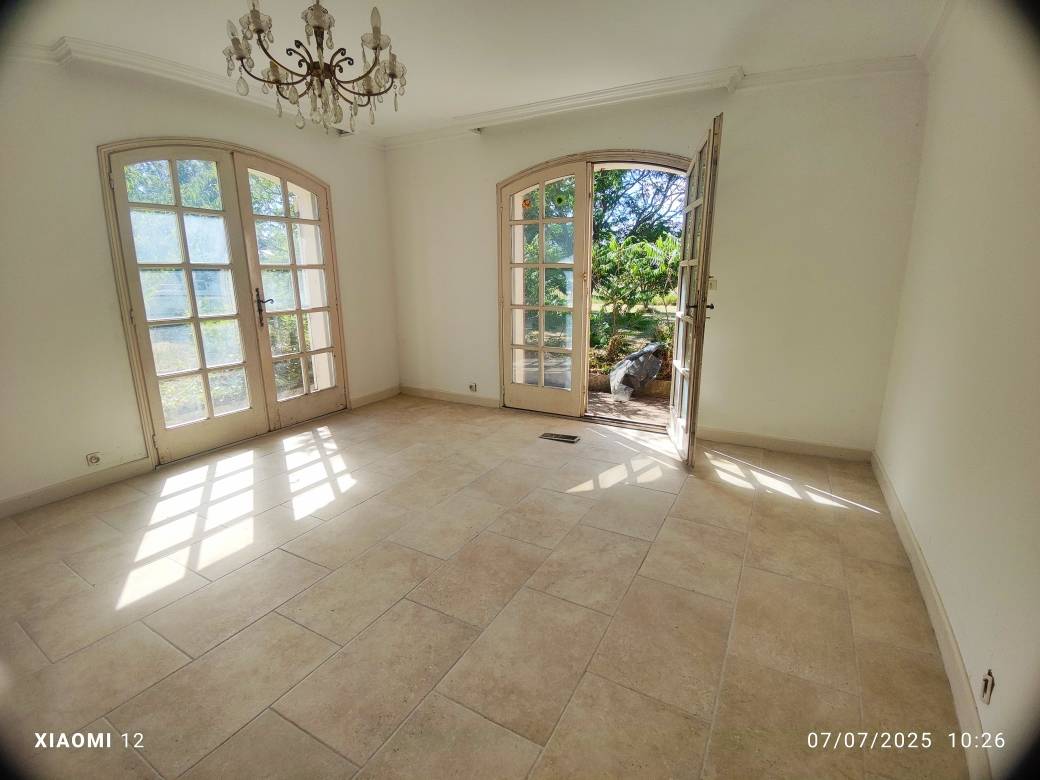 30 - BEAUCAIRE  BELLE  PROPRIETE EQUESTRE - 290 m² - 