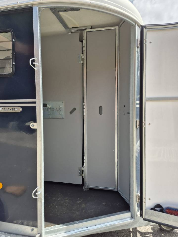 Van Fautras Oblic Trophé model haras stalle