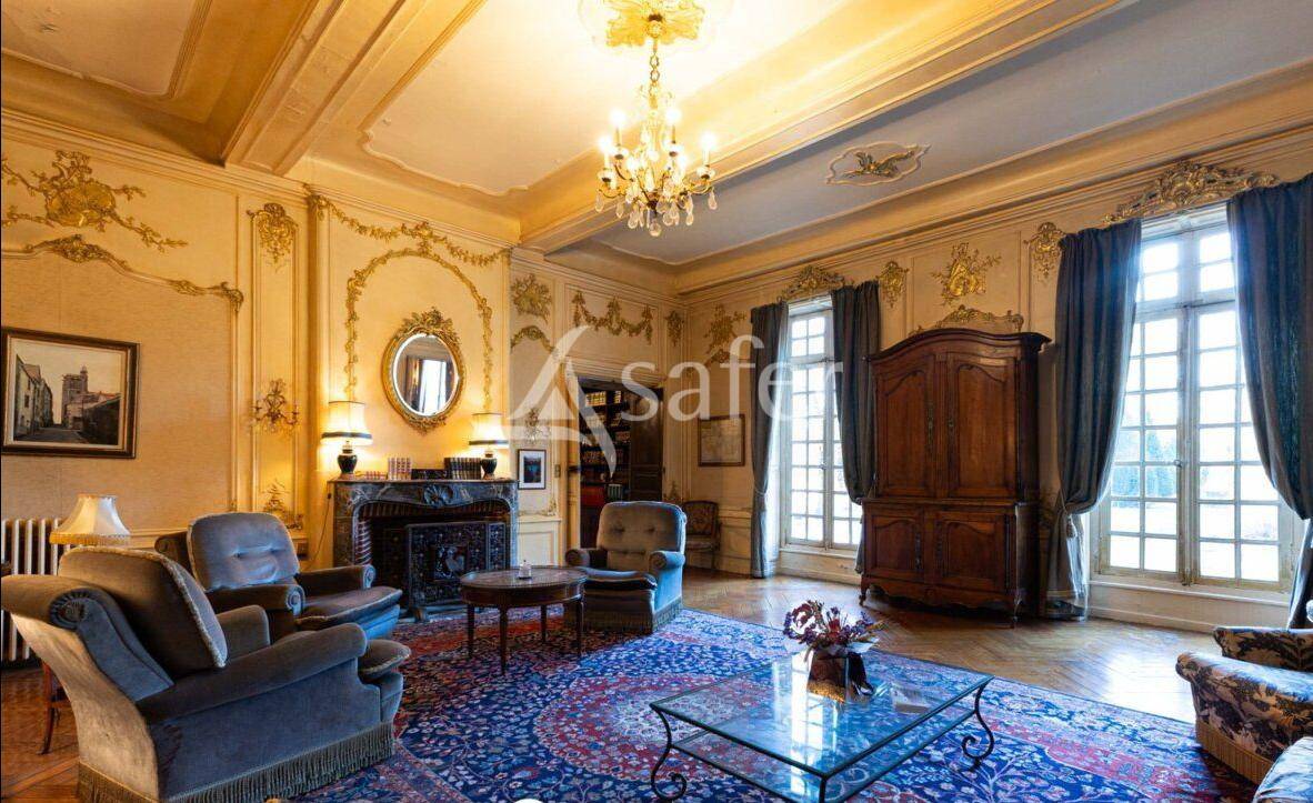 Propriété de prestige et dépendances RIOM