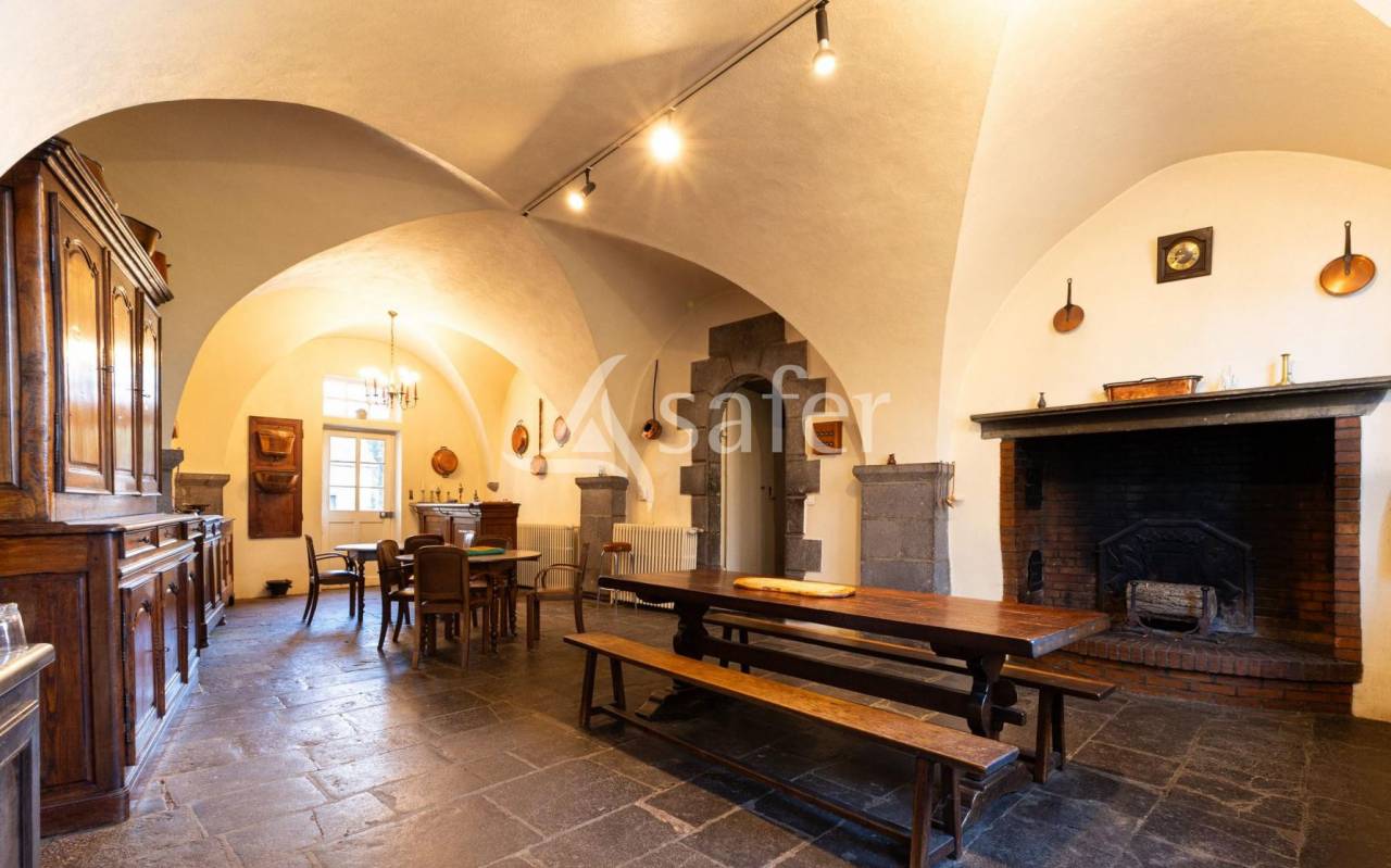 Propriété de prestige et dépendances RIOM