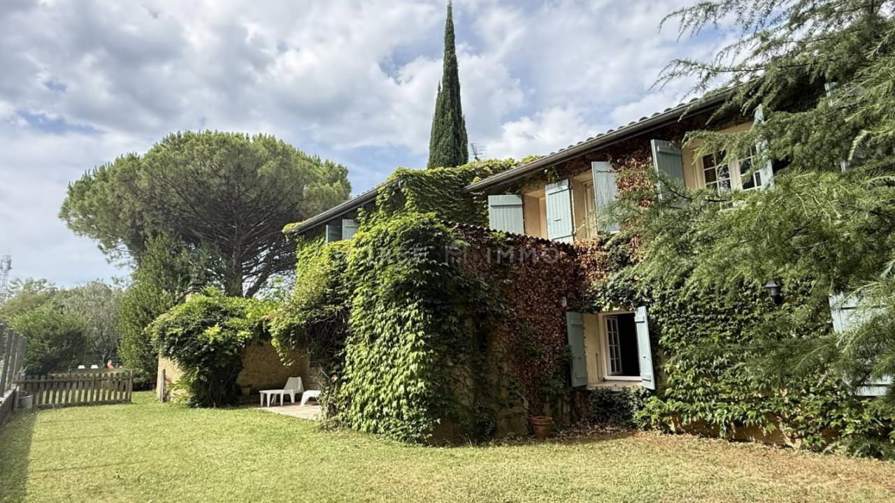 Drôme - Belle bâtisse avec terres agricoles et écurie