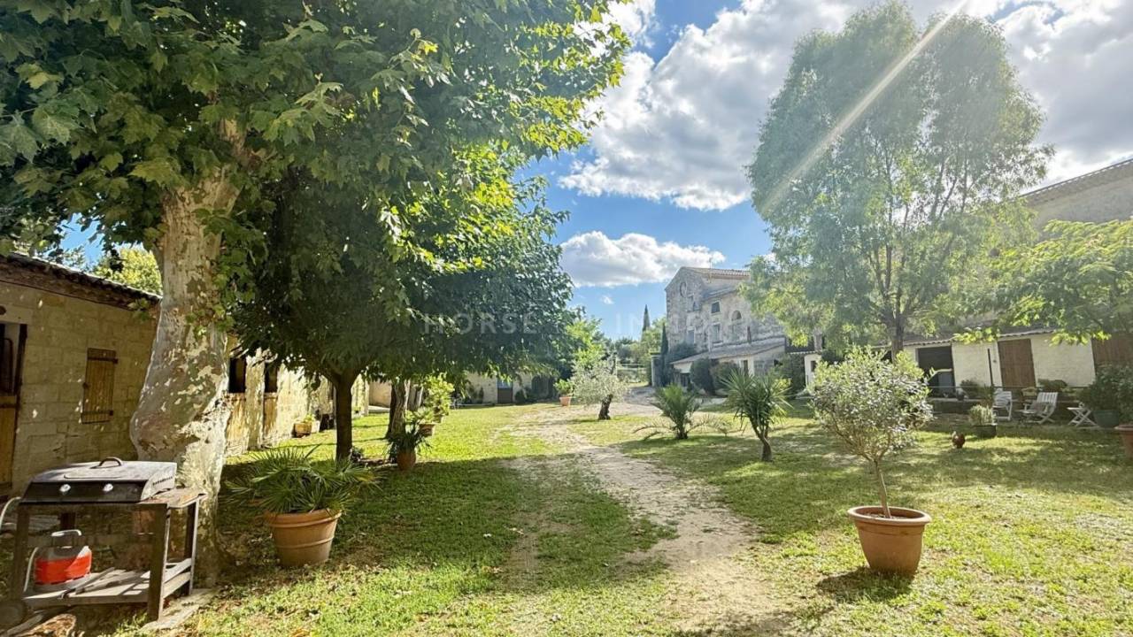 Hérault - Belles pierres et dépendances équestres