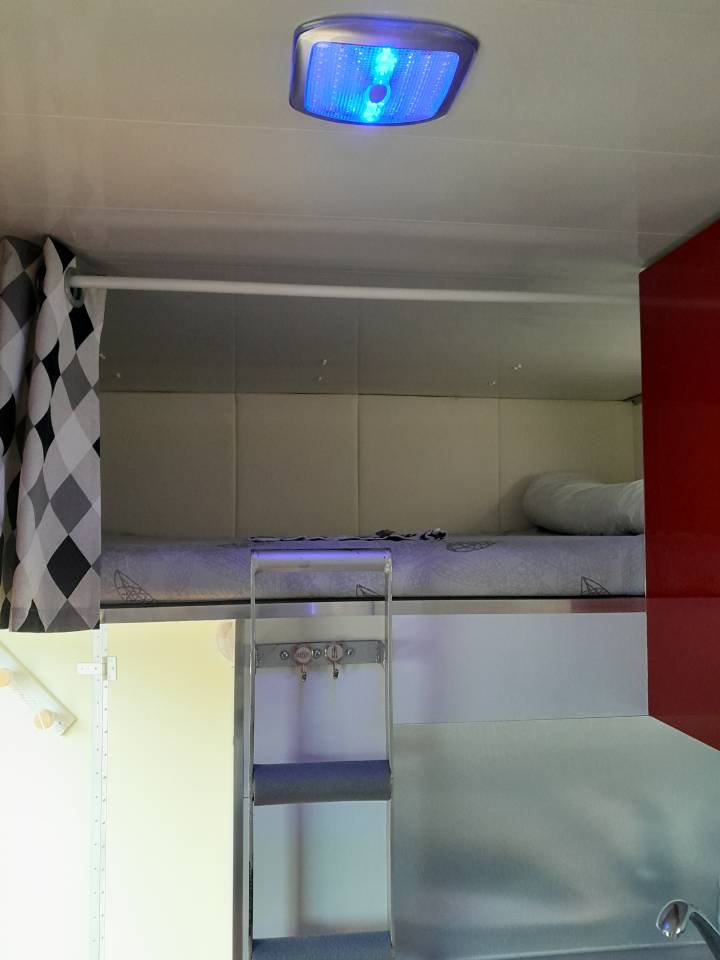 Camion MAN transport de 4 grands chevaux avec home-car