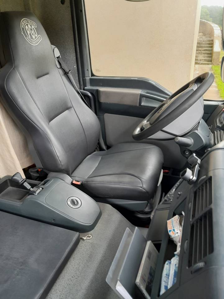 Camion MAN transport de 4 grands chevaux avec home-car