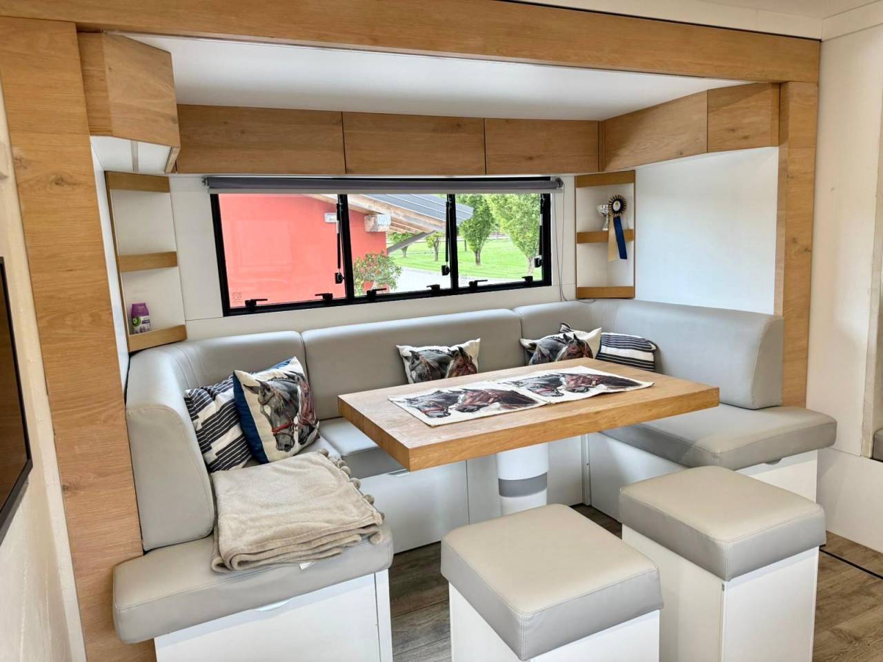 Man 26 400/ Krismar/2012/pop out/203.000km/222.000ht