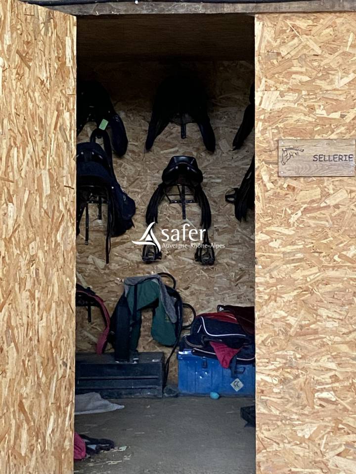 Propriété avec habitation et installations équestres proche R