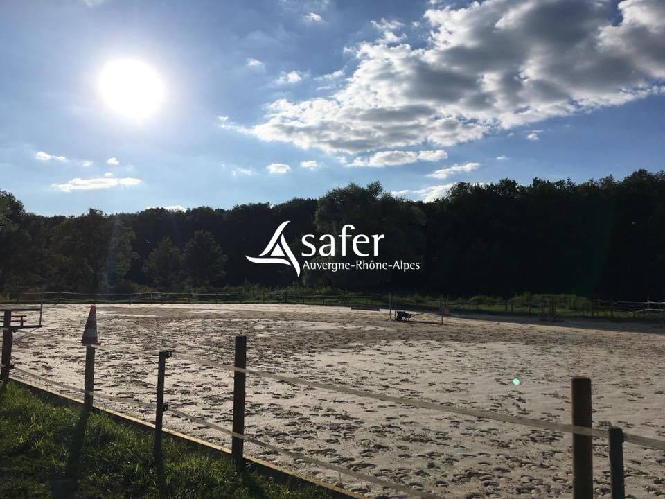 Propriété avec habitation et installations équestres proche R