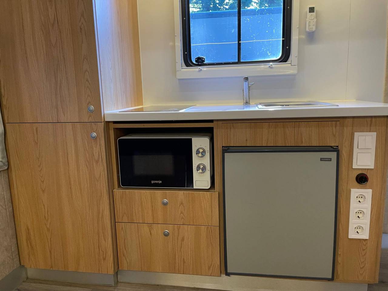 MERCEDES-BENZ ATEGO 1529 JL INTERNATIONAL 7