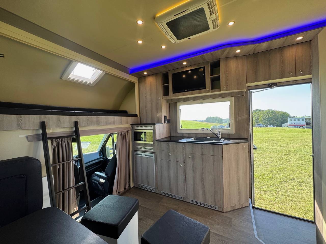 IVECO DAILY 70C18 POP OUT