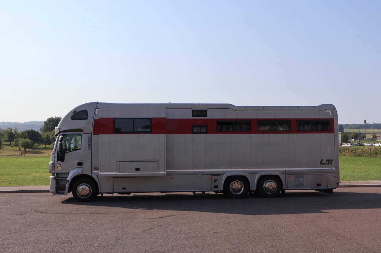 IVECO 26.360 STX - 6 CHEVAUX - POP OUT - VENDU